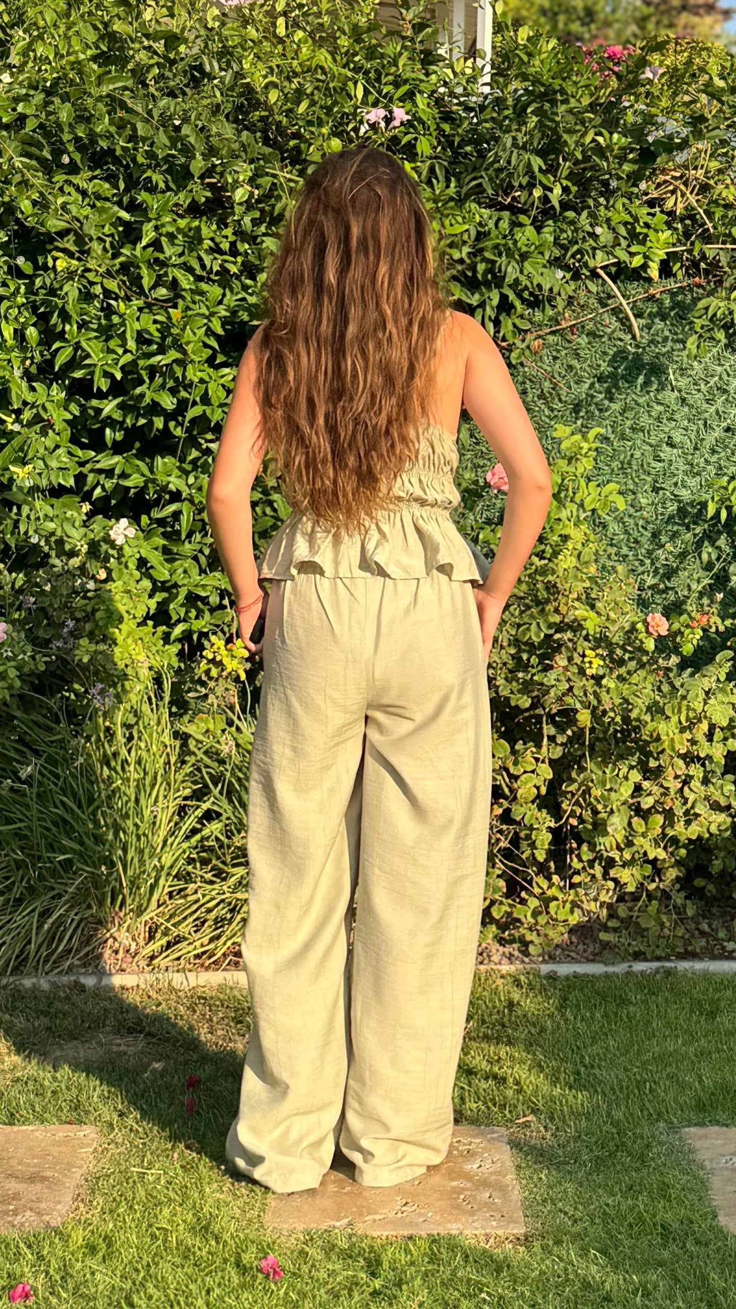 Askılı pantolonlu takım